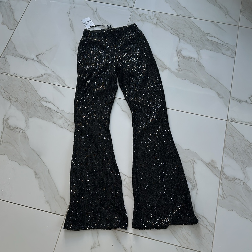 NWT SEQUIN PANTS Forever 21 Brand Size Medium Black Sparkly Pants NEW